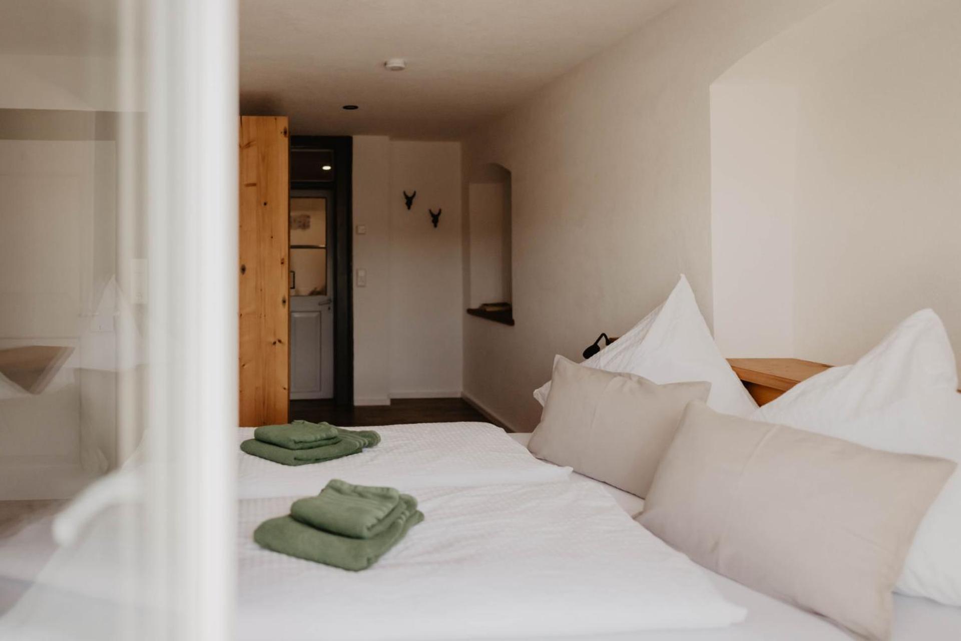 Wildkraeuter-Gasthof Linde Loeffingen Room photo
